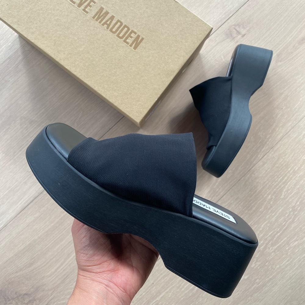 Steve Madden Slinky30 Black Y2K/90s Sandal Size 5 Like New